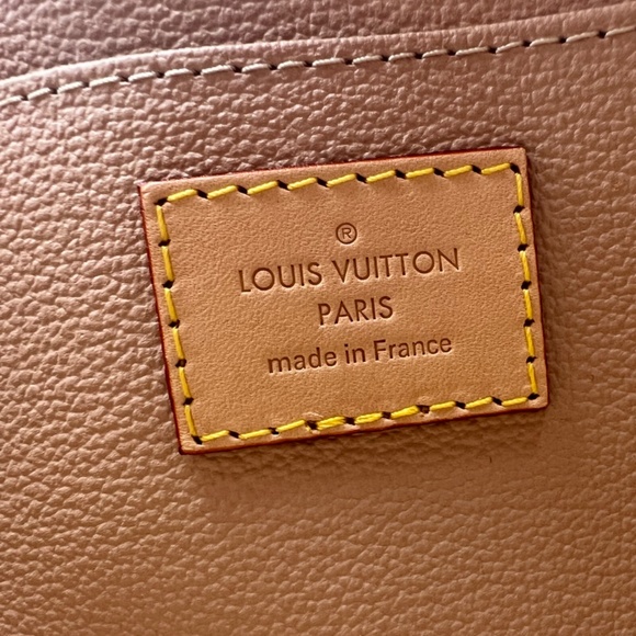LOUIS VUITTON Cosmetic Pouch GM (LV Discontinued!) NEW - Picture 9 of 13